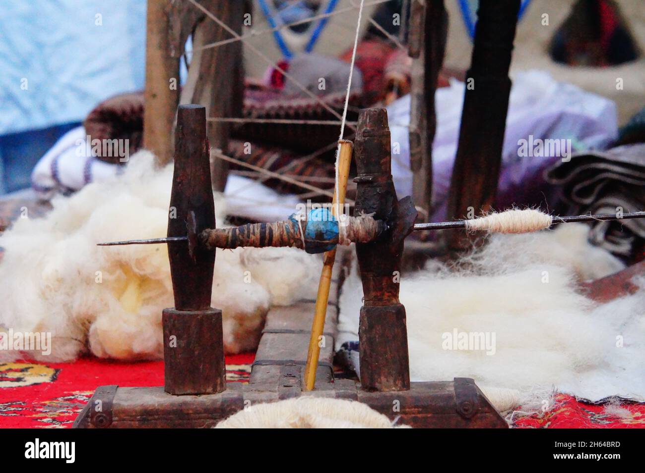 Old time sewing machine hi-res stock photography and images - Alamy