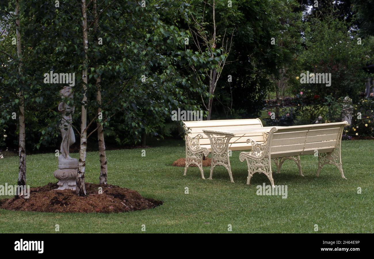 Outdoor tree benches hi-res stock photography and images - Alamy