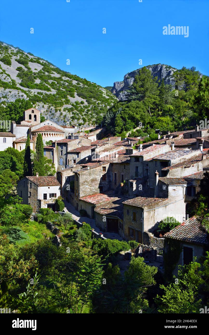 FRANCE, HERAULT (34) SAINT GUILHEM LE DESERT, THE VILLAGE AND THE ABBEY OF GELLONE, UNESCO WORLD HERITAGE Stock Photo
