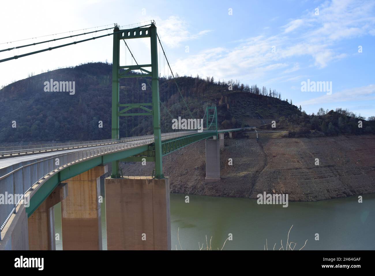 View of the Bidwell Bar Bridge, a steel suspension bridge built in 1965 and spans an arm of Lake Oroville. Stock Photo