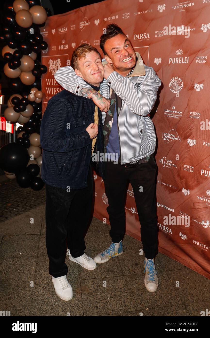 Berlin, Germany. 12th Nov, 2021. Timur Bartels (l) and Dag-Alexis