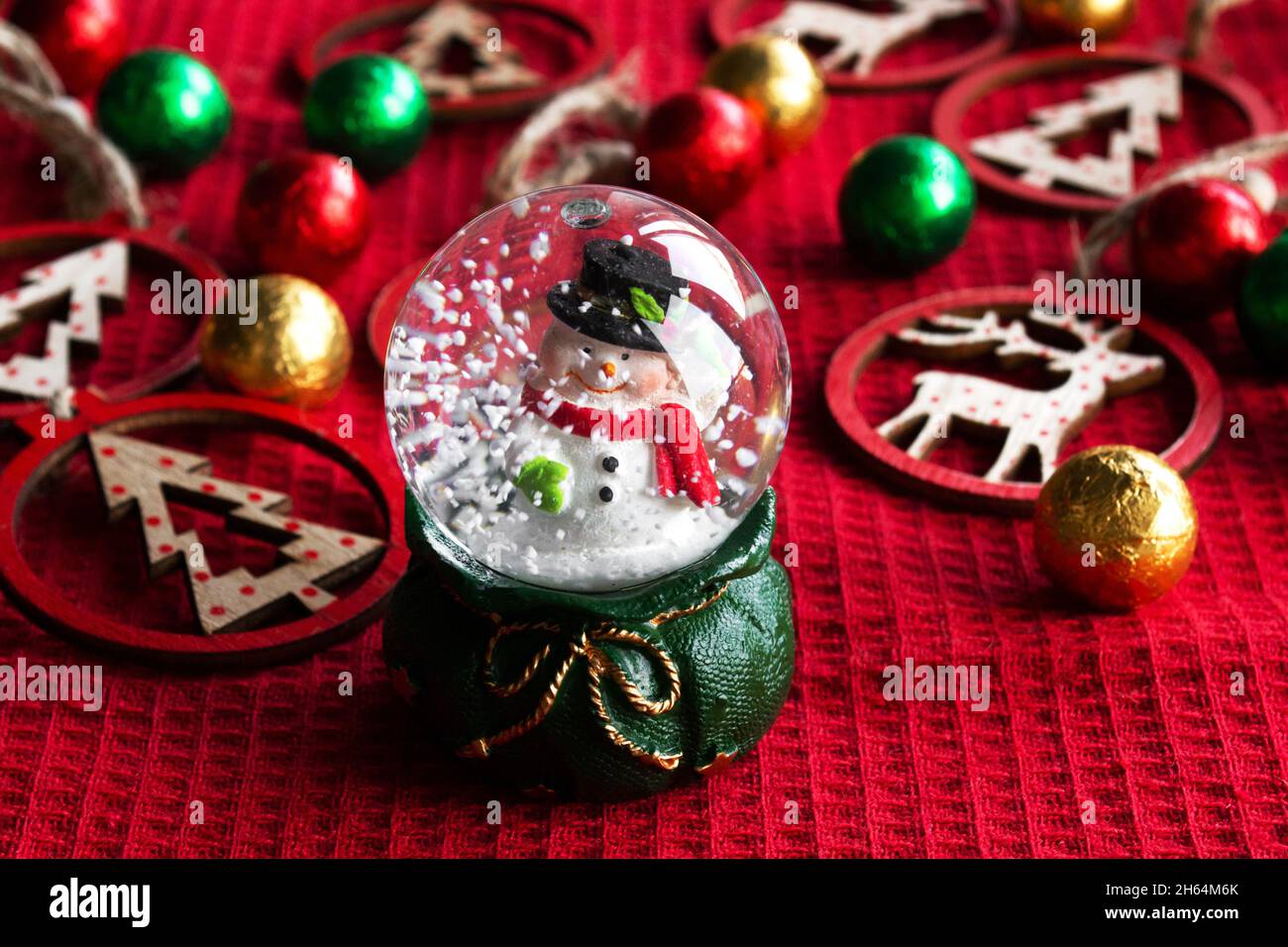 Glass globe with snowman. Christmas souvenir with snowman Stock Photo Alamy