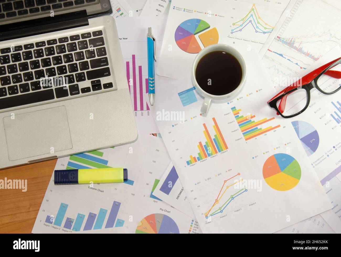 increase graph on computer black and white stock... High graphs hi-res stock photography and images - Alamy