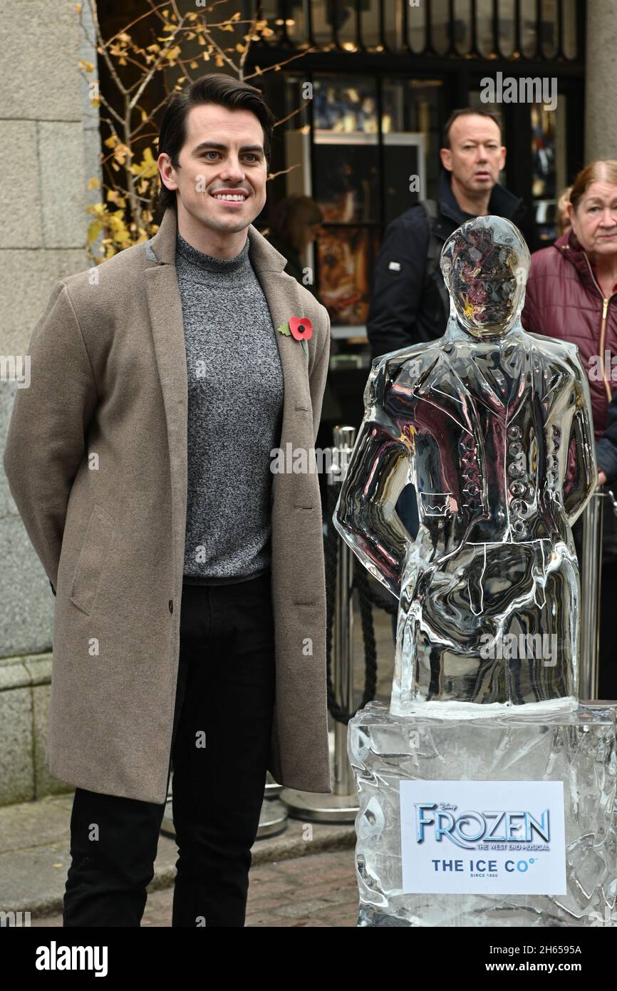 London, UK. 13th Nov, 2021. Oliver Ormson attended the Disney’s Frozen photocall at Covent Garden on 2021-11-13, London, UK. Credit: Picture Capital/Alamy Live News Stock Photo