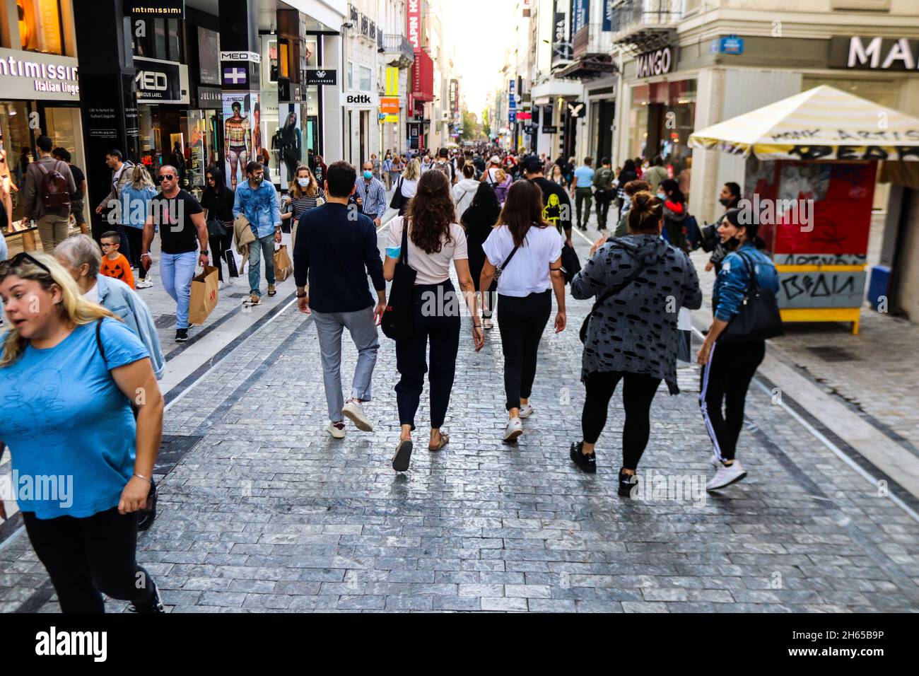 Tourists walking athens greece hi-res stock photography and images - Page 7  - Alamy