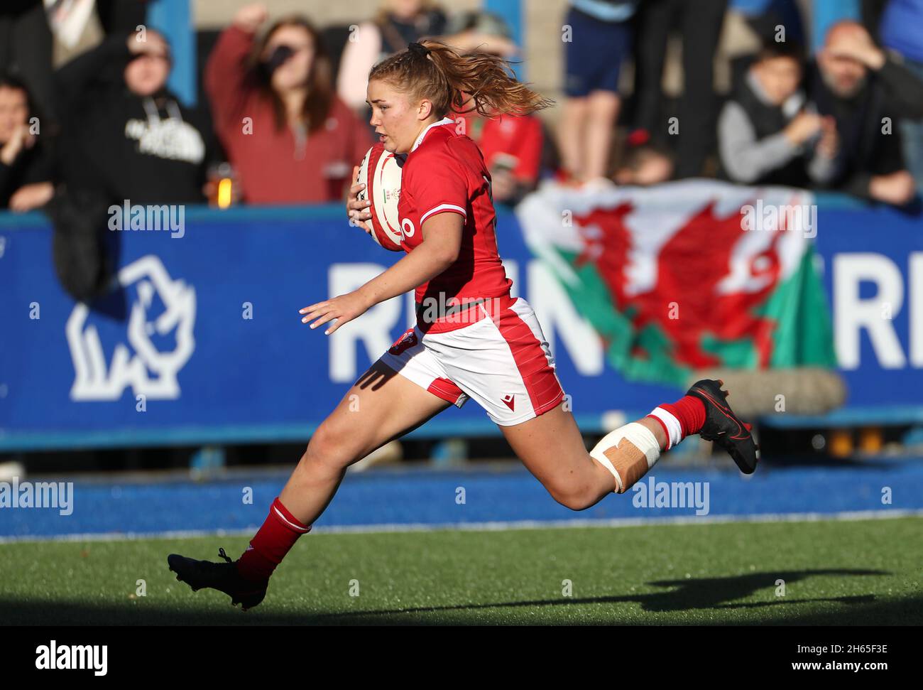Wales' Niamh Terry during the Autumn International match at Cardiff Arms park, Cardiff. Picture date: Saturday November 13, 2021. See PA story RUGBYU Wales Women. Photo credit should read: Bradley Collyer/PA Wire. RESTRICTIONS: Use subject to restrictions. Editorial use only, no commercial use without prior consent from rights holder. Stock Photo