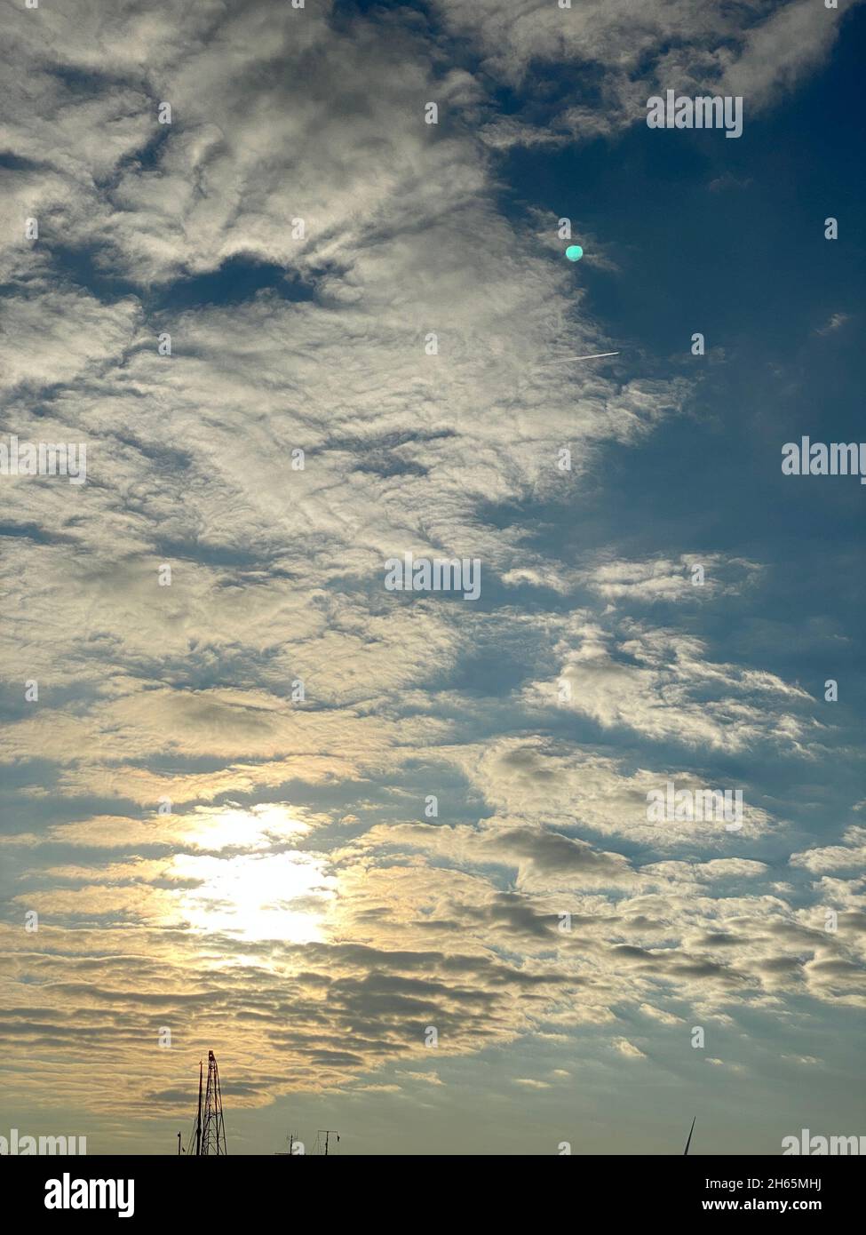 blauer Himmel mit Wolken Stock Photo