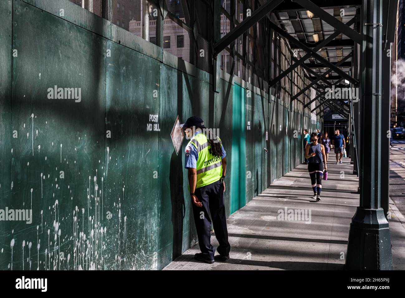 NEW YORK, USA Sep 23, 2017 Manhattan street scene. Security guard