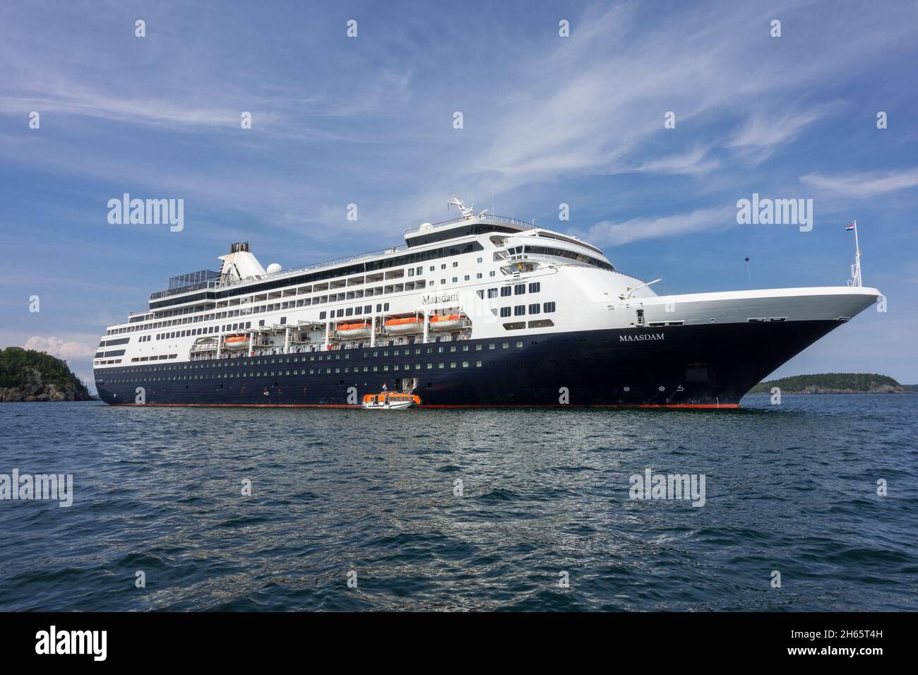Holland America Maasdam Cruise Ship Moored In Bar Harbor Offshore, Ferrying Passengers Into Town Stock Photo