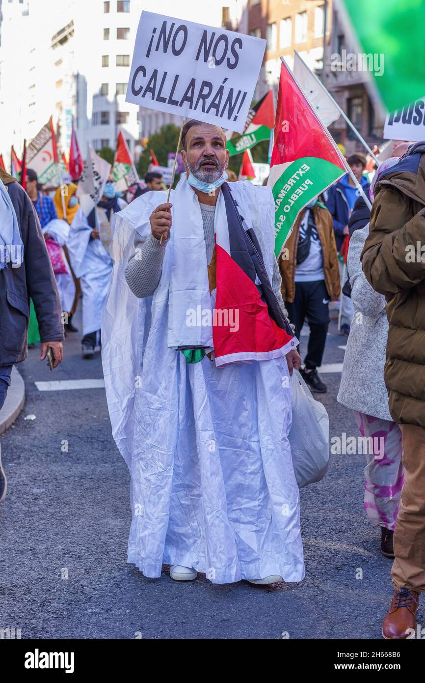 Madrid, Spain. 12th June, 2021. A protester holds a placard during a demonstration.Activists held a protest against the human rights abuses against the Saharawi people and to call for the ''liberation of Western Sahara'' in Gran Via Street in Madrid, Spain. (Credit Image: © Atilano Garcia/SOPA Images via ZUMA Press Wire) Stock Photo