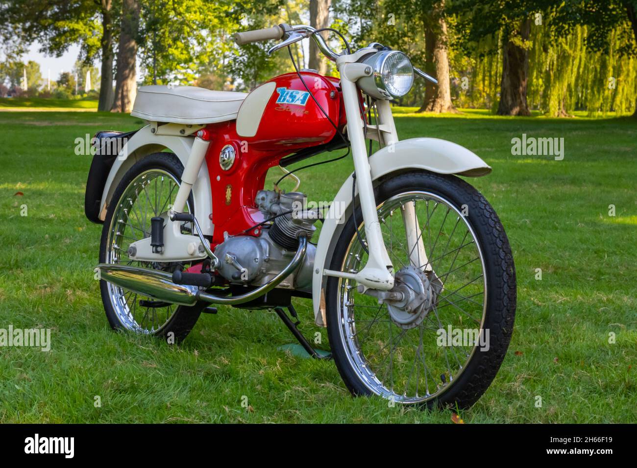 GROSSE POINTE SHORES, MI/USA SEPTEMBER 19, 2021 A 1963 BSA Starlite