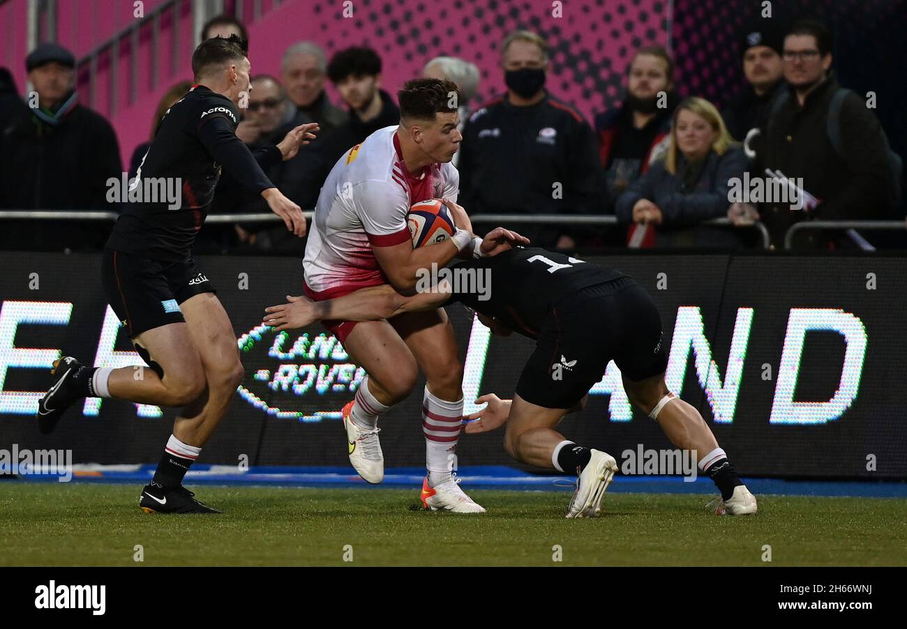 Barnet, United Kingdom. 13th Nov, 2021. Premiership Rugby Cup. Saracens V Harlequins. StoneX Stadium. Barnet. Huw Jones (Harlequins) is tackled by Ben Harris (Saracens) during the Premiership Rugby Cup match between Saracens and Harlequins at the StoneX Stadium, Barnet. Credit: Sport In Pictures/Alamy Live News Stock Photo