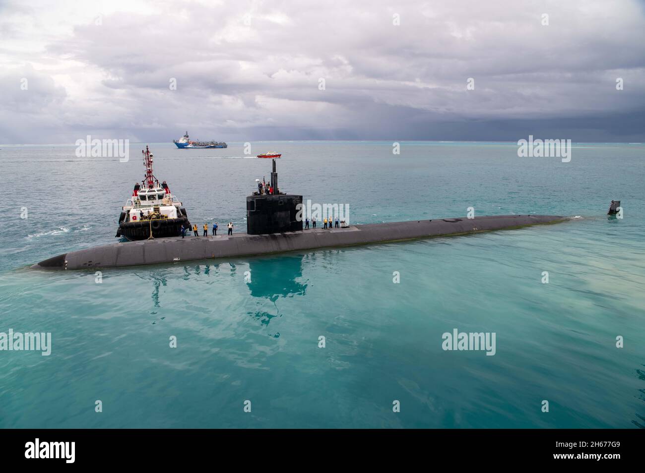 Saipan, Northern Mariana Islands. 23 October, 2021. The U.S. Navy Los Angeles-class fast attack submarine USS Hampton departs after resupplying from the submarine tender USS Frank Cable October 23, 2021 in Saipan, Northern Mariana Islands. Credit: MC1 Charlotte Oliver/U.S. Navy/Alamy Live News Stock Photo