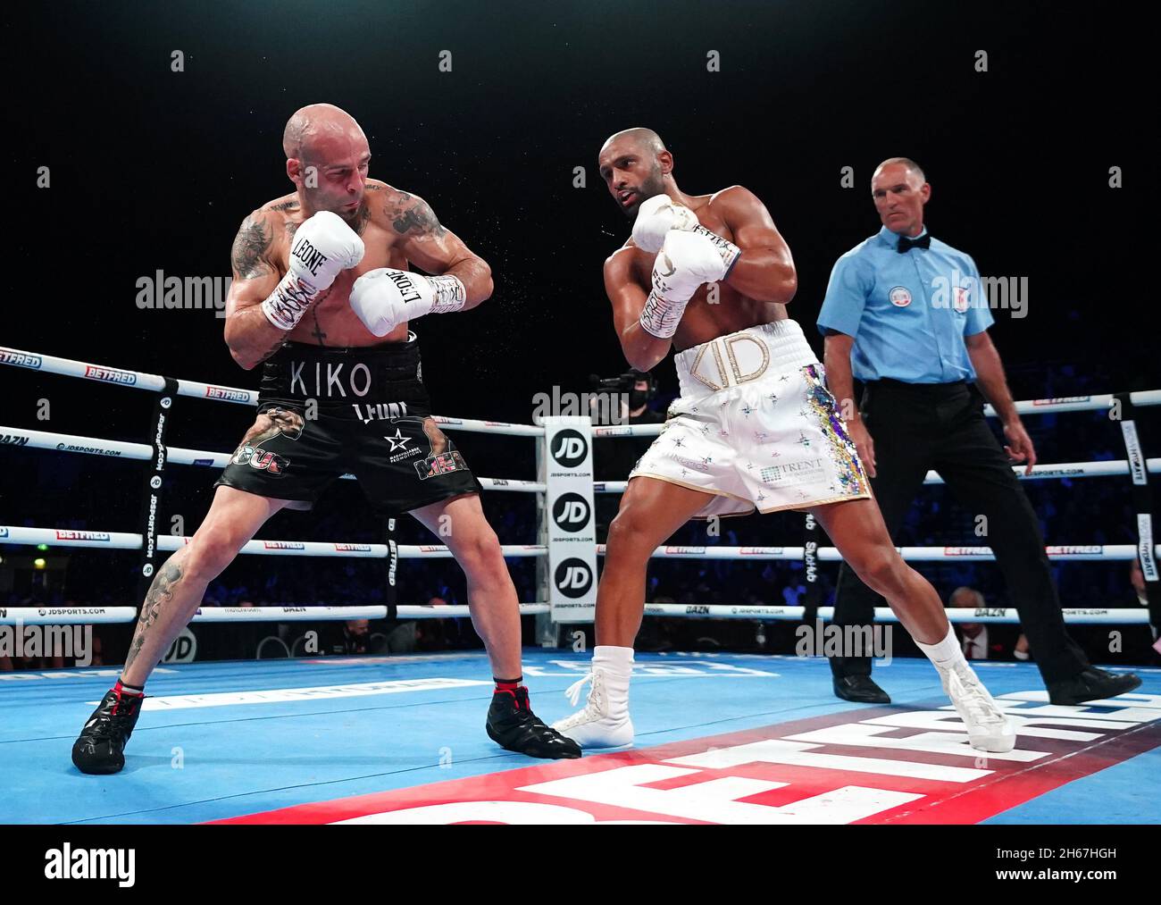 Kiko Martinez (left) and Kid Galahad in the International Boxing Federation World Feather Title bout at Sheffield Arena. Picture date: Saturday November 13, 2021. Stock Photo
