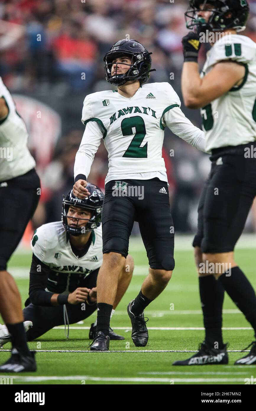 November 13, 2021: Hawaii Warriors place kicker Matthew Shipley (2) makes a field goal during the NCAA football game featuring the Hawaii Warriors and the UNLV Rebels at Allegiant Stadium in Las Vegas, NV. The UNLV Rebels and the Hawaii Warriors are tied at halftime 10 to 10. Christopher Trim/CSM. Stock Photo