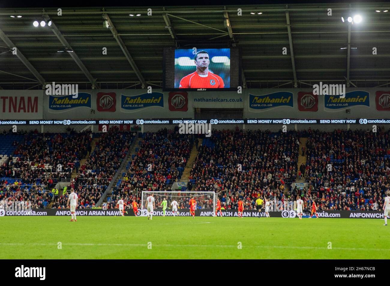 Cardiff, Wales, UK. 13 November, 2021. A picture is shown of former Wales player and manager Gary Speed as supporters clap, ten years after his death, during the World Cup 2022 qualification match between Wales and Belarus at the Cardiff City Stadium. Credit: Mark Hawkins/Alamy Live News Stock Photo