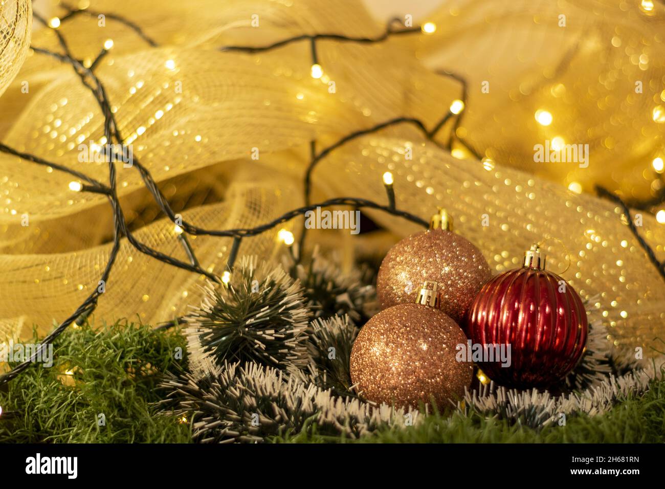 bombillos navideños con luces Stock Photo