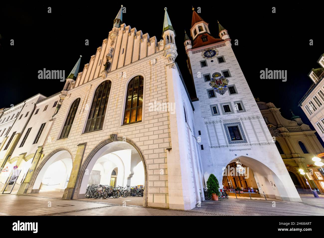 Marienplatz street gate hi-res stock photography and images - Alamy