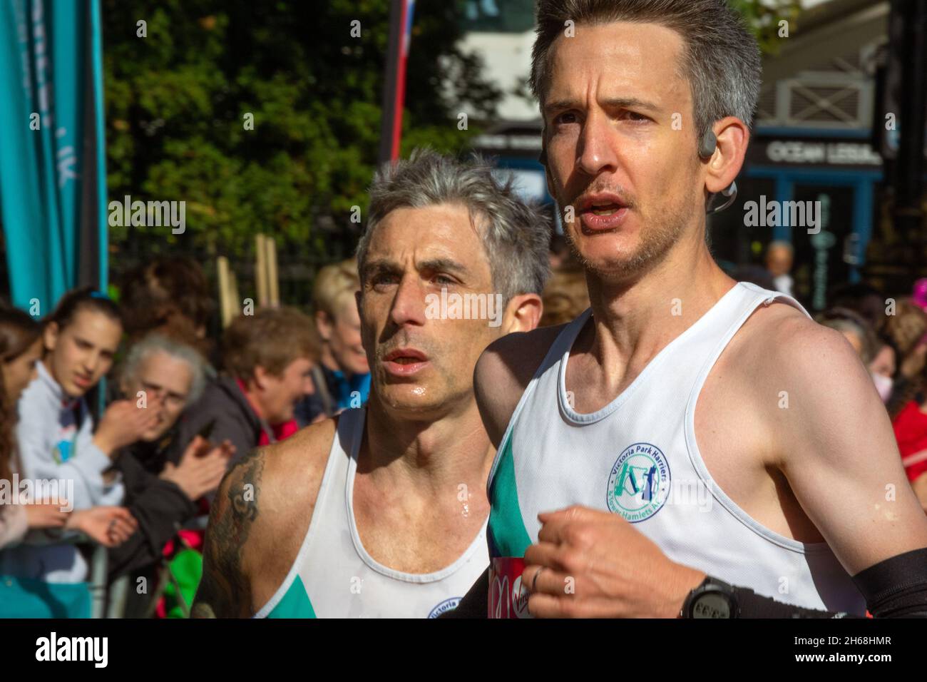 Faces of men running, Virgin Money London Marathon 2021 at the 25 mile point, Victoria Embankment. Stock Photo