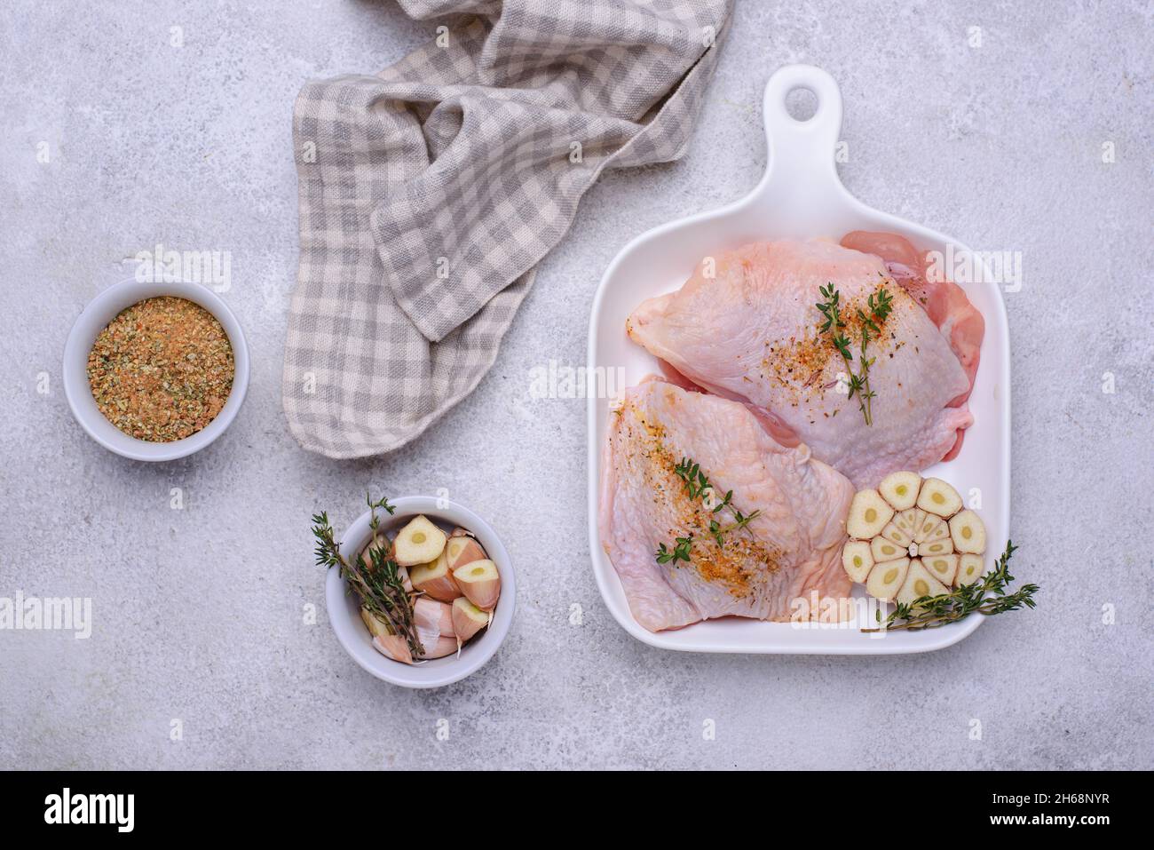 Raw uncooked chicken thighs with garlic Stock Photo Alamy