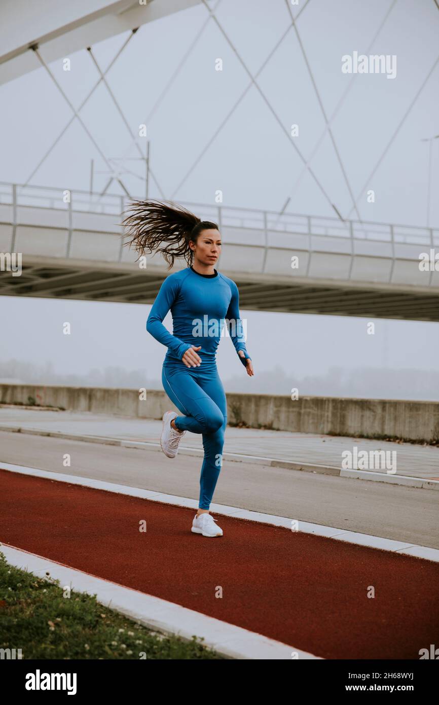 Jogging outfit hi-res stock photography and images - Alamy