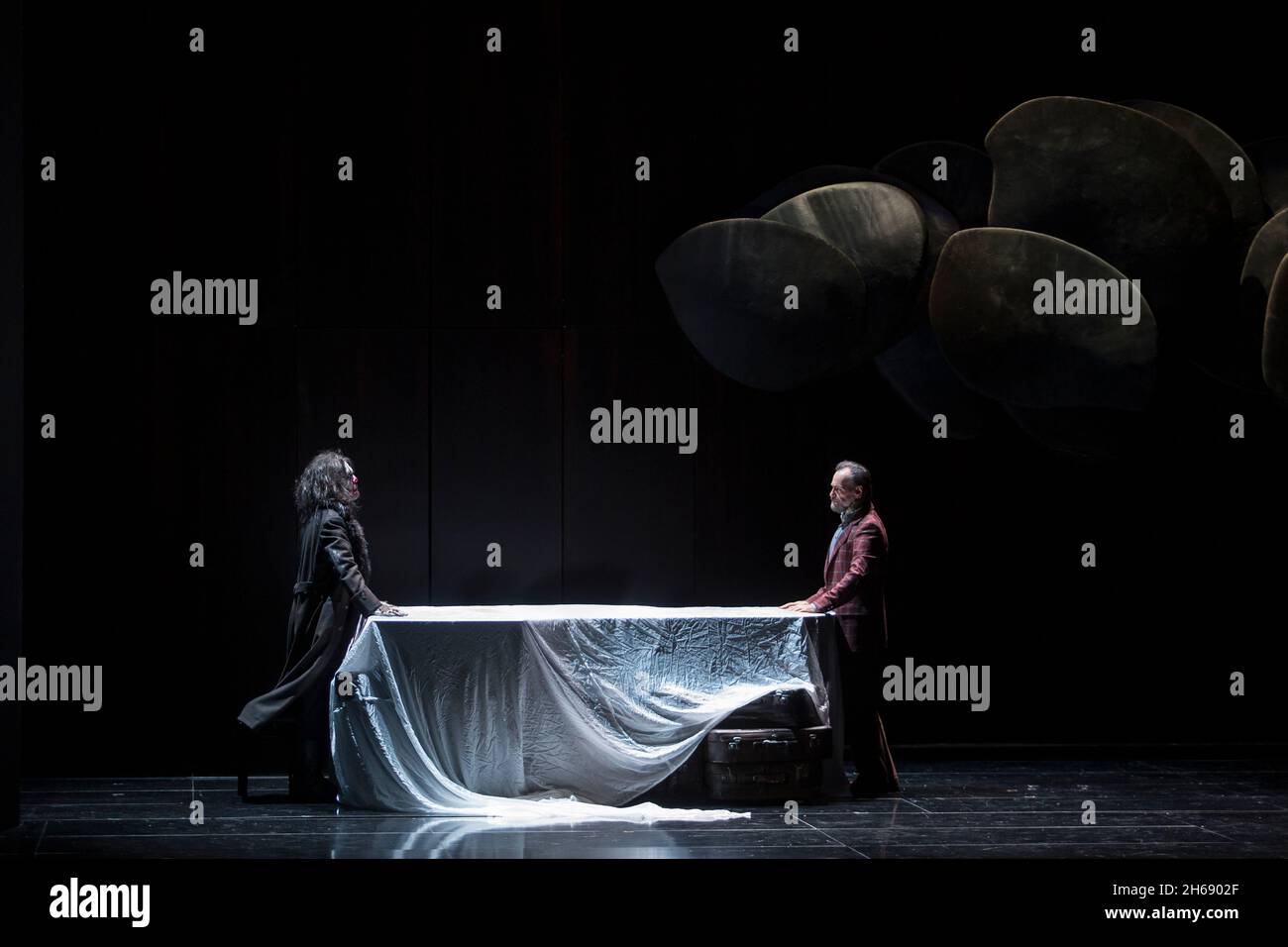 Berlin, Germany. 14th Oct, 2021. Gidon Saks (r) as Hagen and Jürgen Linn as  Alberich stand on the stage of the Deutsche Oper Berlin during a rehearsal  for the Wagner opera "Götterdämmerung".