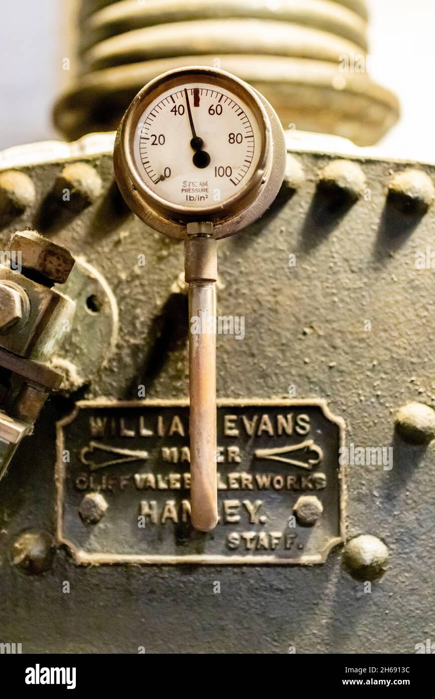 A temperature gauge on a Rayburn oven Stock Photo - Alamy