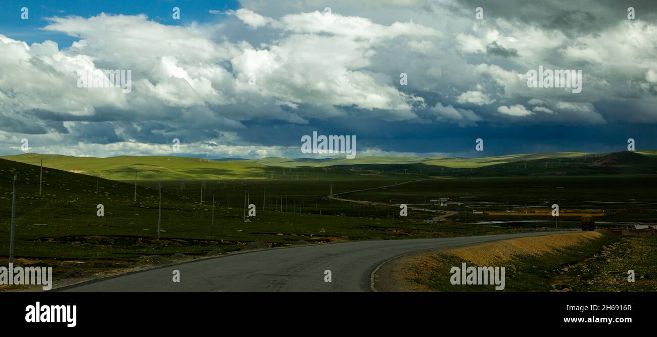 The natural beauty of China's Tibetan Plateau Stock Photo - Alamy