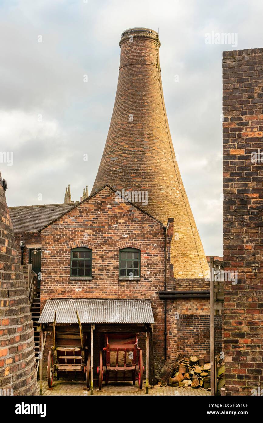 brick bottle kilns ovens for firing ceramics Gladstone pottery museum