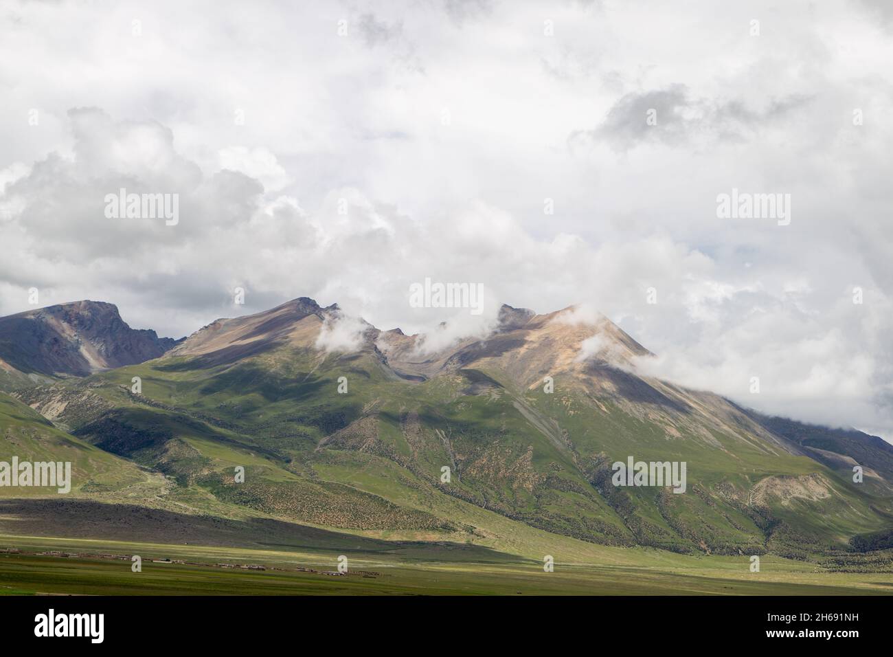 The natural beauty of China's Tibetan Plateau Stock Photo - Alamy