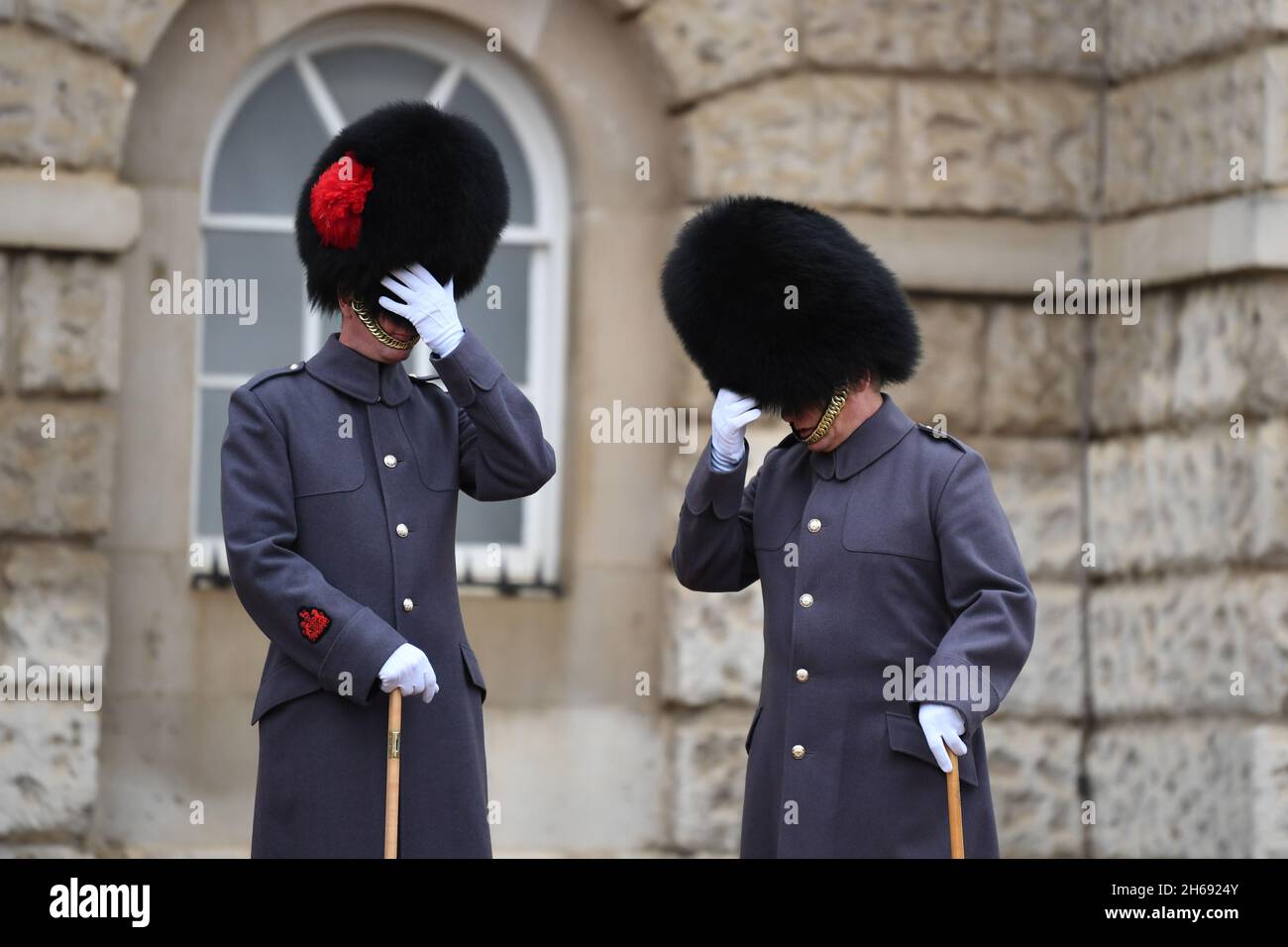 Members of the Household Cavalry prepare Horse Guards Parade ahead of the Remembrance Sunday service at the Cenotaph, in Whitehall, London. Picture date: Sunday November 14, 2021. Stock Photo