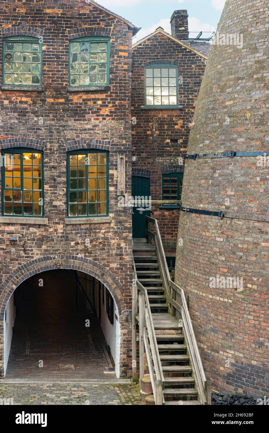 brick bottle kilns ovens for firing ceramics Gladstone pottery museum