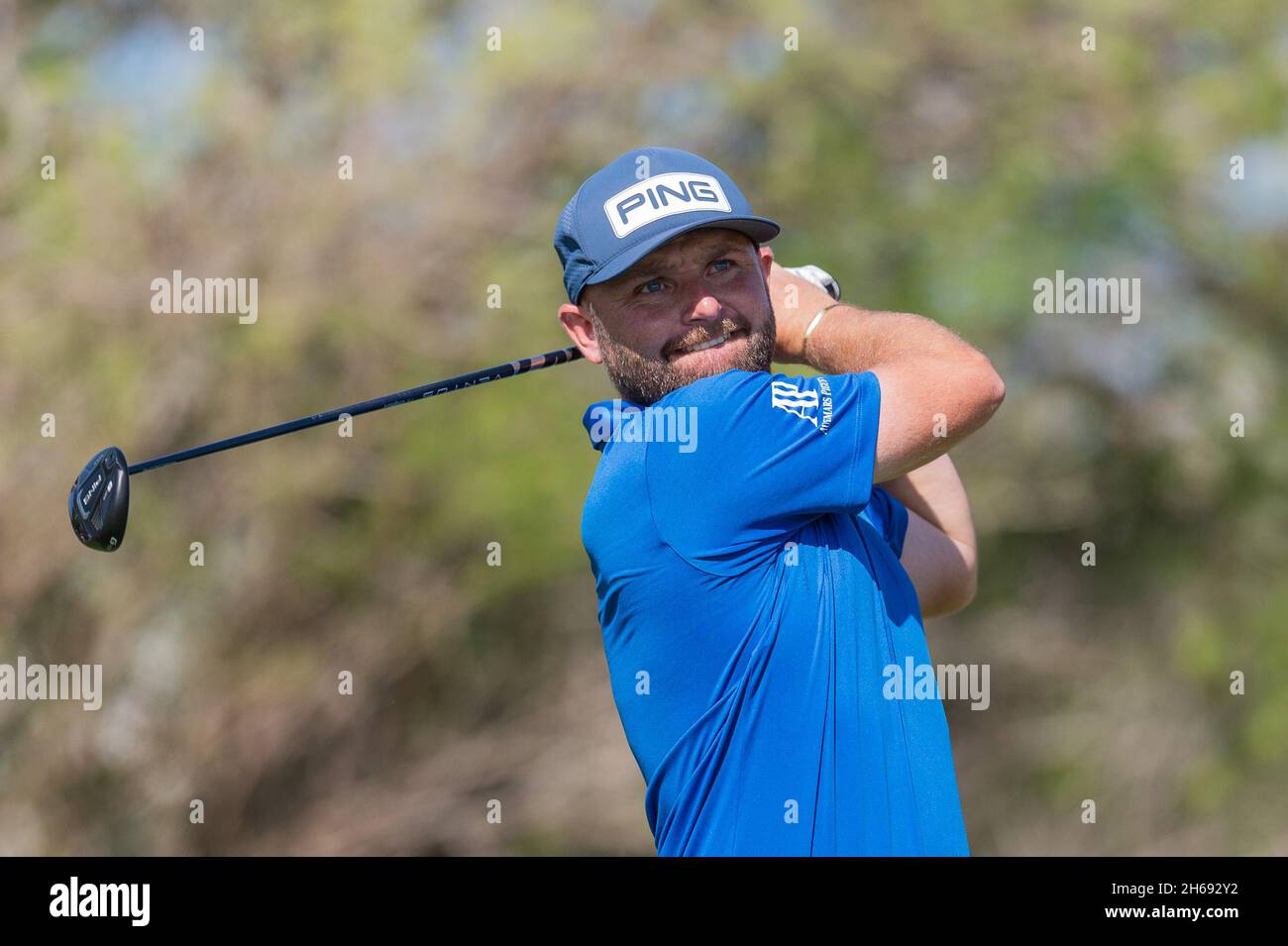 https://c8.alamy.com/comp/2H692Y2/dubai-uae-14th-november-2021andy-sullivan-of-england-tees-off-at-the-third-hole-during-the-aviv-dubai-championship-day-4-at-jumeirah-golf-estates-dubai-uae-on-14-november-2021-photo-by-grant-winter-editorial-use-only-license-required-for-commercial-use-no-use-in-betting-games-or-a-single-clubleagueplayer-publications-credit-uk-sports-pics-ltdalamy-live-news-2H692Y2.jpg