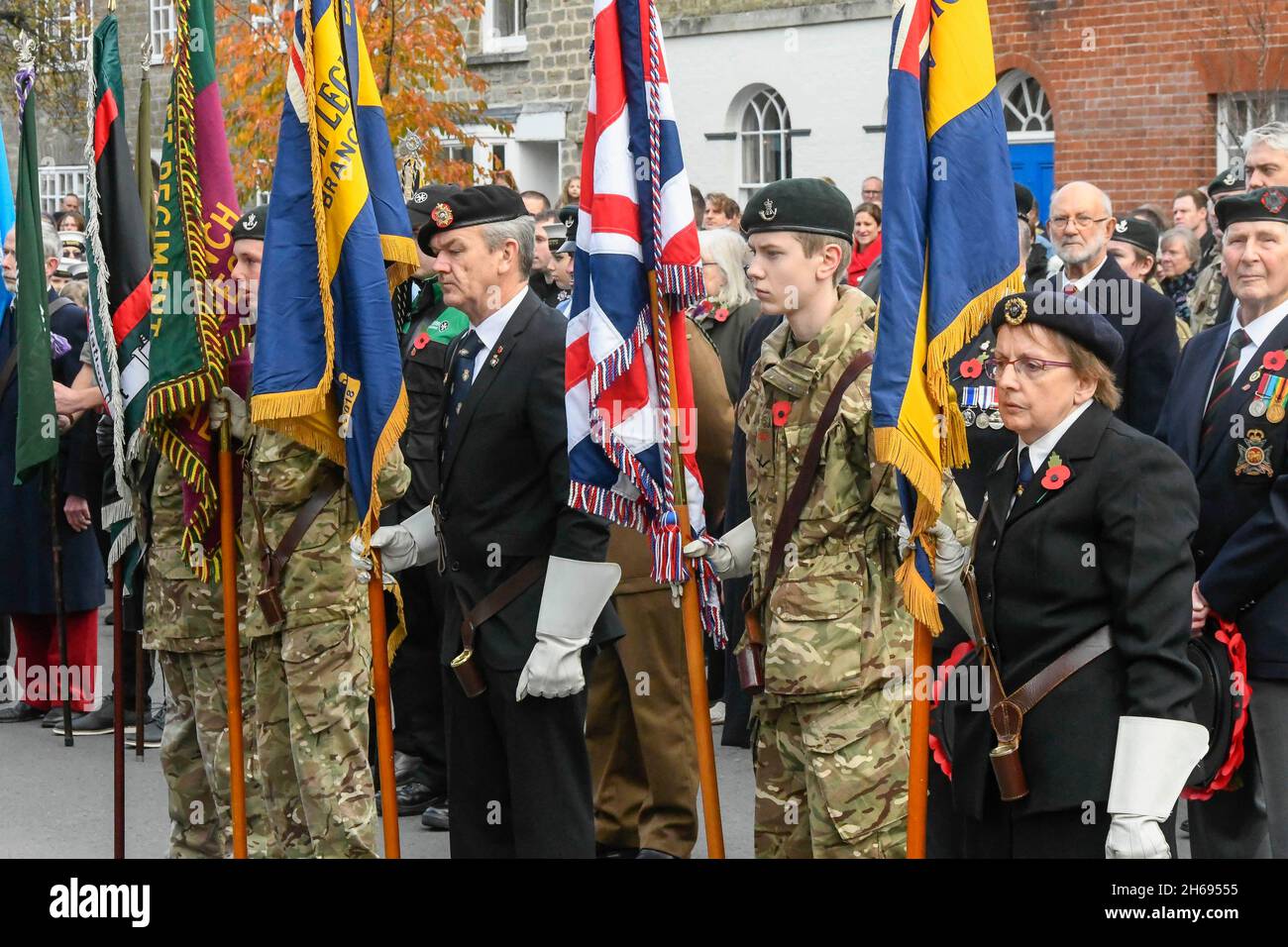 Bridport, Dorset, UK.  14th November 2021.  Residents, servicemen, veterans and councillors turn out in large numbers at Bridport in Dorset to pay their respects on Remembrance Sunday at the war memorial outside St Mary’s Church. Picture Credit: Graham Hunt/Alamy Live News Stock Photo