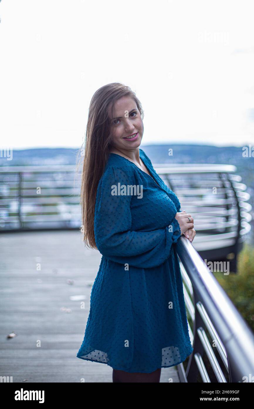 Dark blue and white dress hi-res stock photography and images - Alamy Dark blue and white dress hi-res stock photography and images - Alamy
