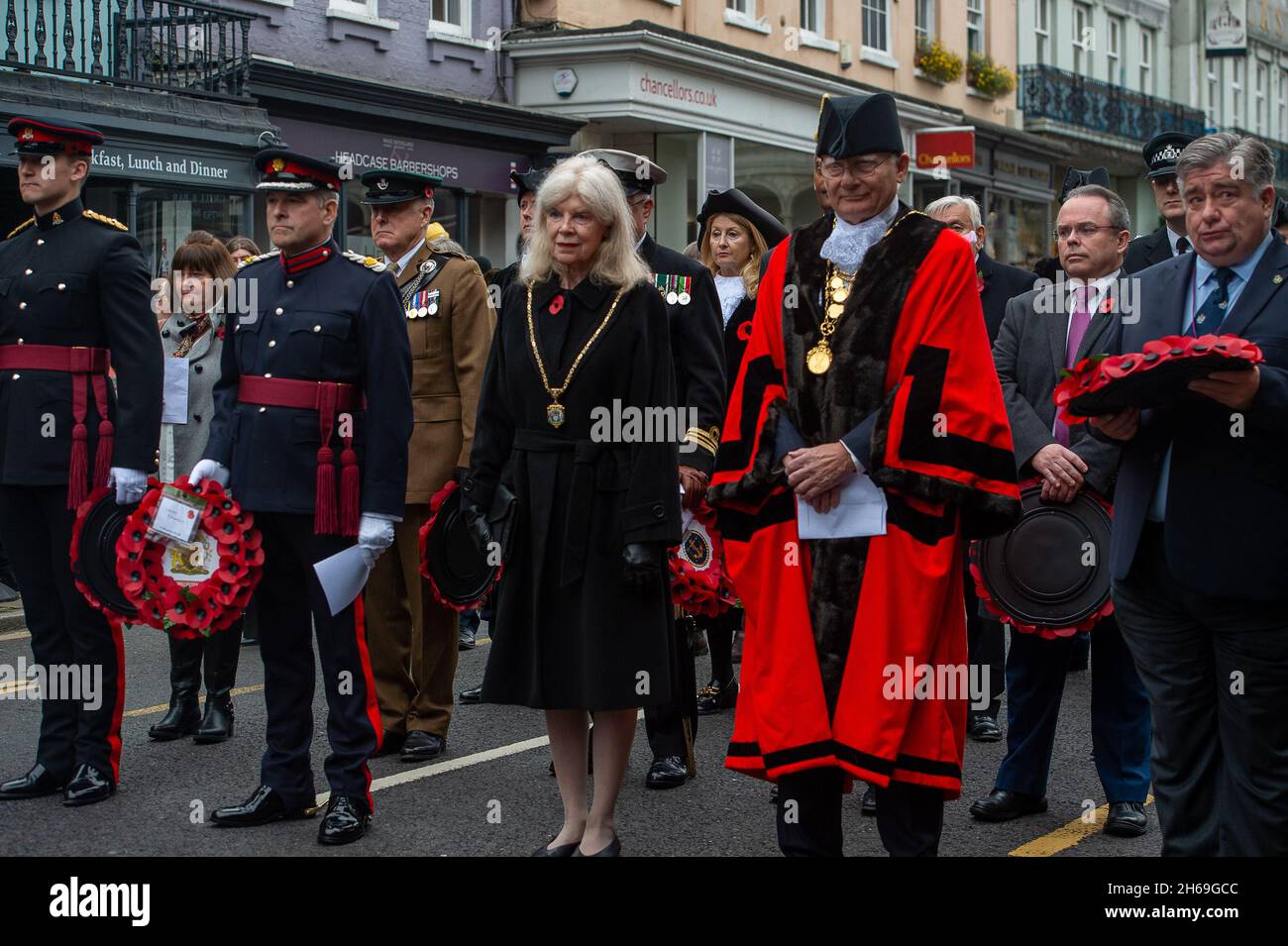 Windsor, Berkshire, UK. 14th November, 2021. There was a huge turnout for the Remembrance Sunday Service at the War Memorial, Windsor Parish Church this morning. Prayers were led by Revd Canon Sally Lodge and scripture read by the Mayor Of the Royal Borough of Windsor and Maidenhead, Councillor John Story. Windsor MP Adam Afriyie was also present together with RBWM Councillors, representatives from numerous local organisations and charities. Credit: Maureen McLean/Alamy Live News Stock Photo