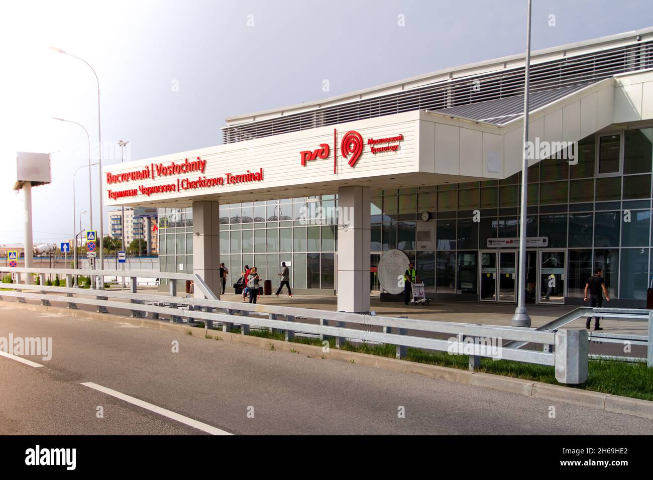 MOSCOW, RUSSIA - AUGUST 21, 2021 Main entrance of Moscow Vostochny railway station also called Cherkizovo or Eastern railway terminal. People are wait Stock Photo