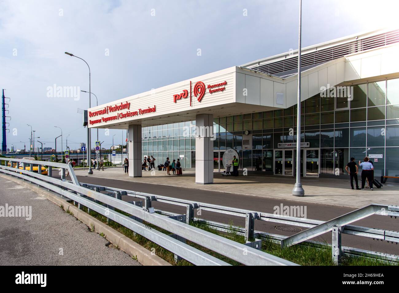 MOSCOW, RUSSIA - AUGUST 21, 2021 Main entrance of Moscow Vostochny railway station also called Cherkizovo or Eastern railway terminal. People are wait Stock Photo