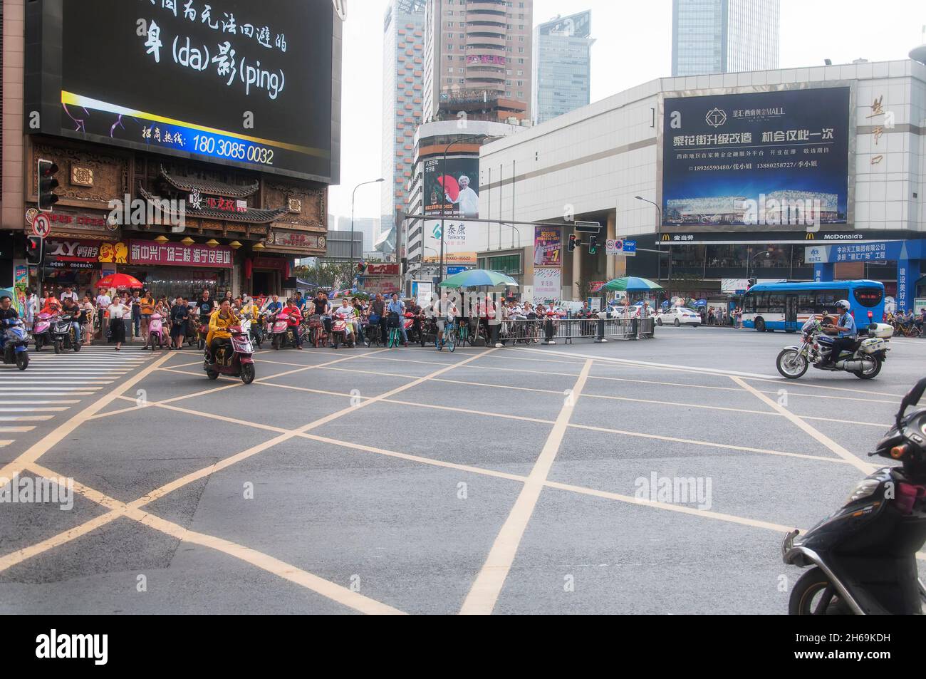 Chengdu China June 27 2018 A Policeman On A Motorcycle Monitoring Chengdu China June 27 2018 A Policeman On A Motorcycle Monitoring