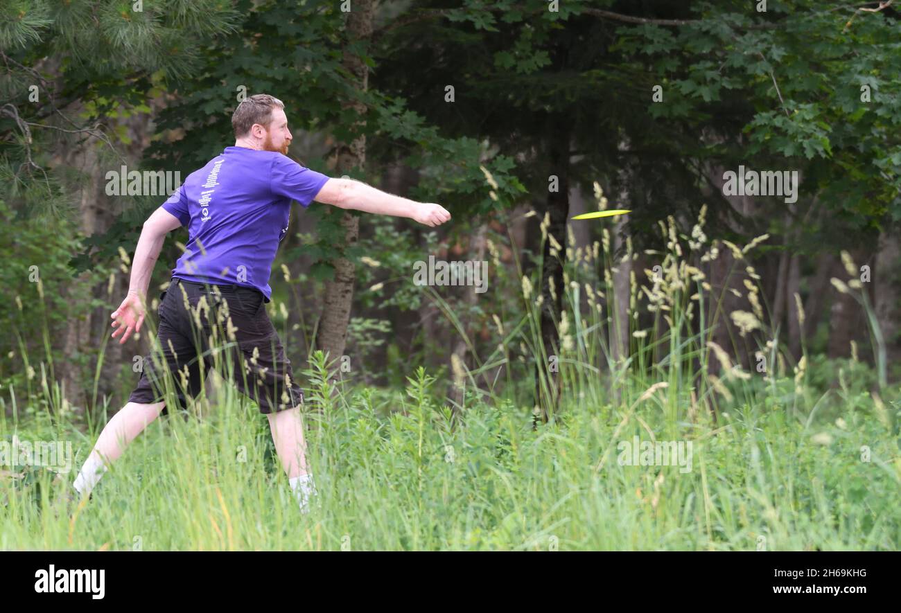 Adult male playing disc golf at Timer Beast Disc Golf Course in Troy, northwest Montana. (Photo by Randy Beacham) Stock Photo