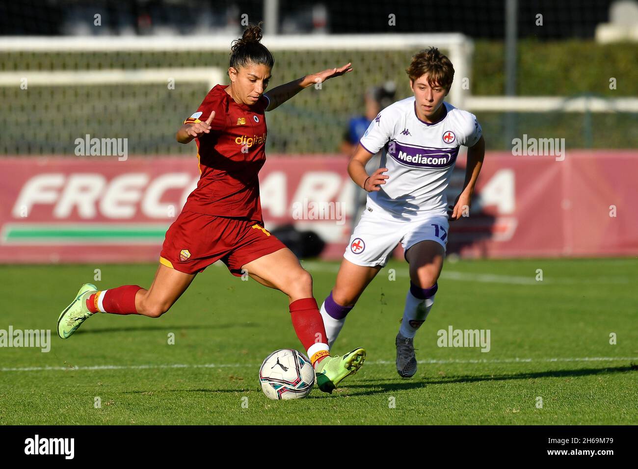 Federica Cafferata of ACF Fiorentina Women in action during the 2021/2022  Serie A Women's Championship match between Juventus FC and ACF Fiorentina  Wo Stock Photo - Alamy