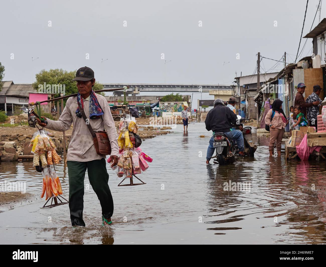 Tangerang Regency, Banten, Indonesia. 12th Nov, 2021. Local folk