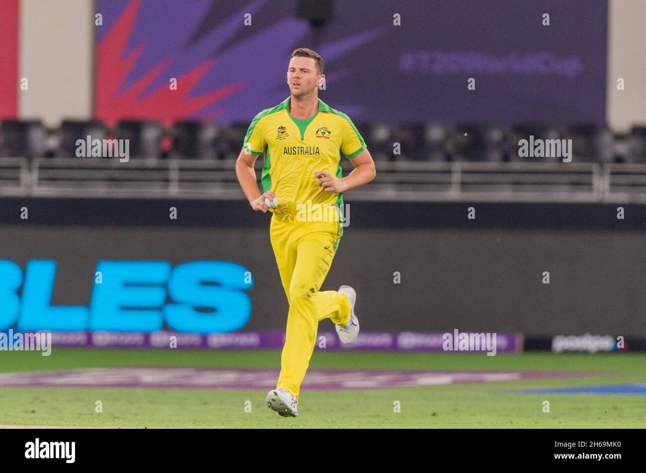 Dubai Uae 14th November 21 Josh Hazlewood Of Australia Bowling During The Icc Mens T World Cup Final Match Between Australia And New Zealand At Dubai International Cricket Stadium Dubai Uae On Dubai Uae 14th November 21 Josh Hazlewood Of Australia Bowling During The Icc Mens T World Cup Final Match Between Australia And New Zealand At Dubai International Cricket Stadium Dubai Uae On