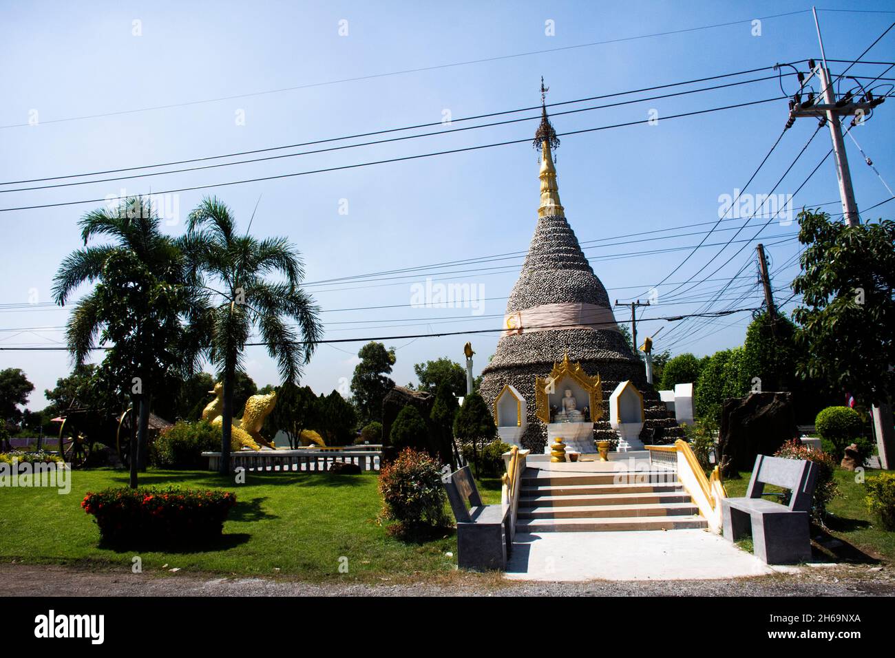 Hoi Shell Wat Chedi Hoi or stupa gigantic fossilised oyster shells aged millions ...
