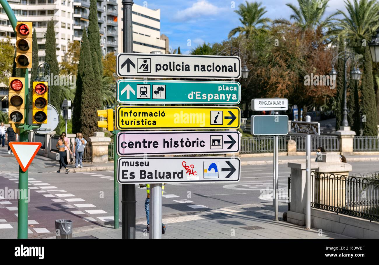 Direction and information sign Policia Nacional, place d'Espanya, tourist information, centre historic, museum Es Baluard, Palma, Spain Stock Photo