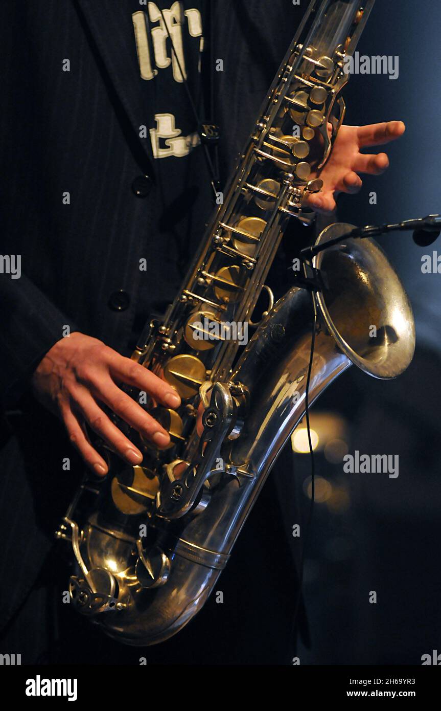Musicien et son instrument Stock Photo - Alamy