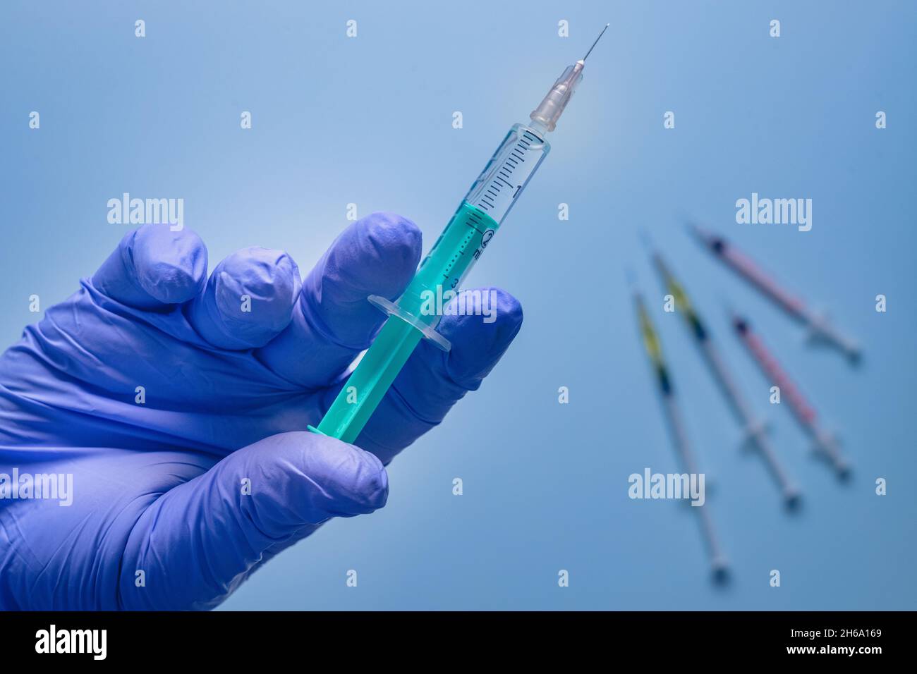 Insulin syringe hi-res stock photography and images - Alamy