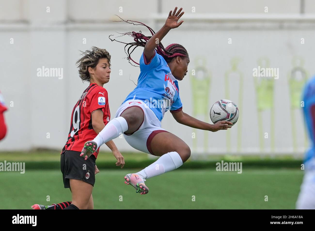 Valentina Giacinti (AC Milan) controlling the ball during AC Milan vs ACF  Fiorentina femminile, Italian foo - Photo .LiveMedia/Francesco Scaccianoce  Stock Photo - Alamy