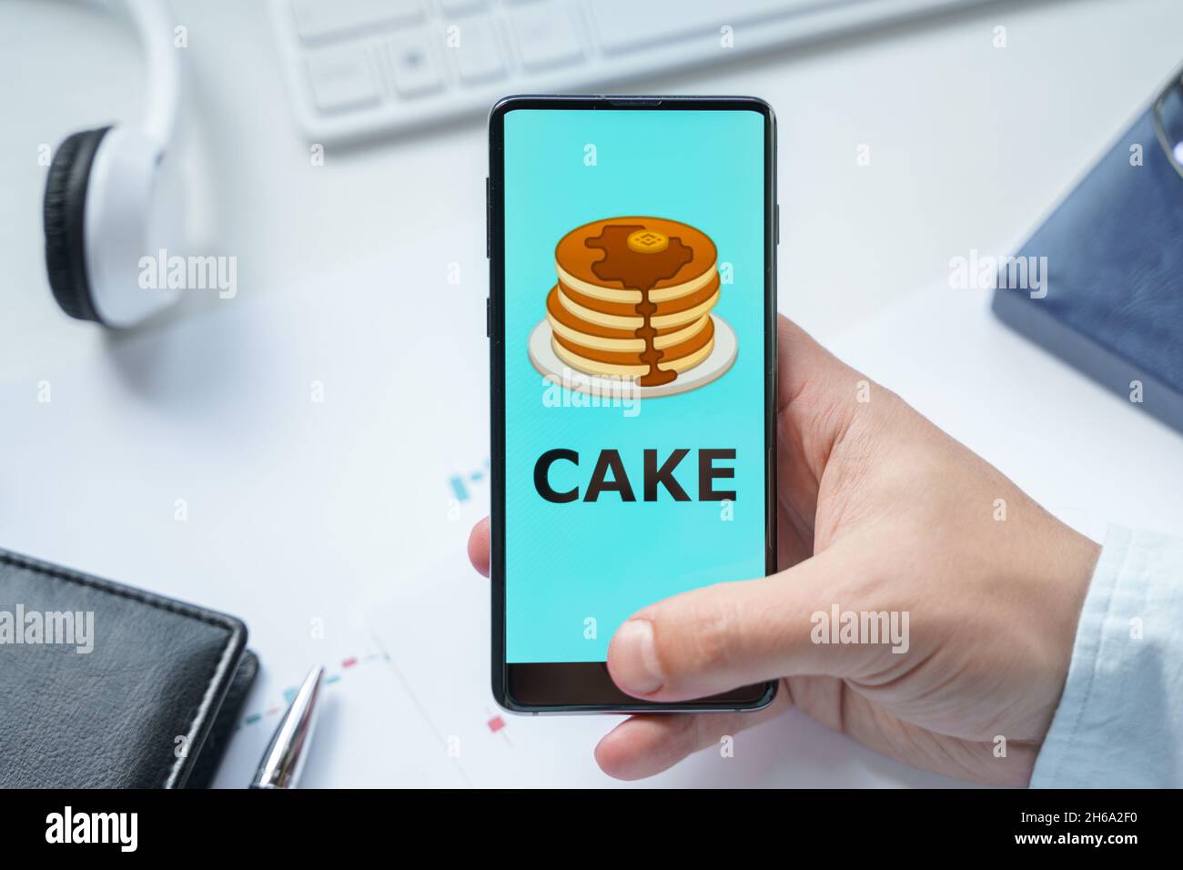 Russia Moscow 08.06.2021 Pancakeswap cake token logo. Cryptocurrency  decentralized exchange DEX.Trading blockchain platform to swap,buy,sell  crypto,di Stock Photo - Alamy