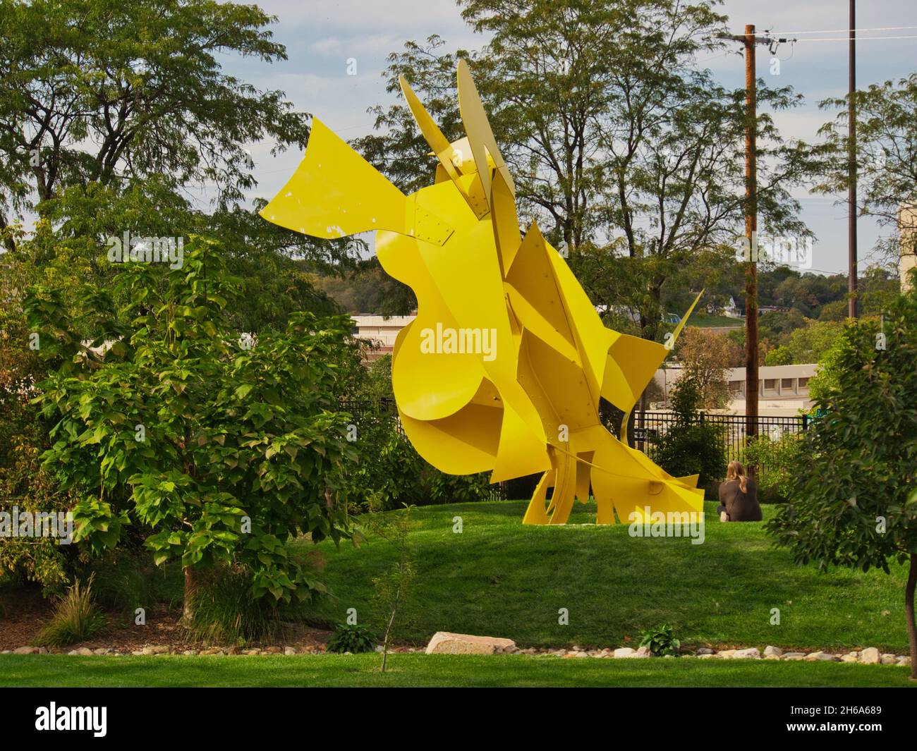 OMAHA, UNITED STATES - Oct 14, 2021: A daylight shot of outside decoration at Joslyn Art Museum, Omaha, Nebraska, USA Stock Photo